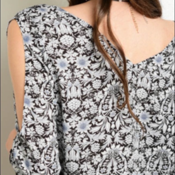 White black indigo Floral crop top w/crochet trim - Picture 7 of 8